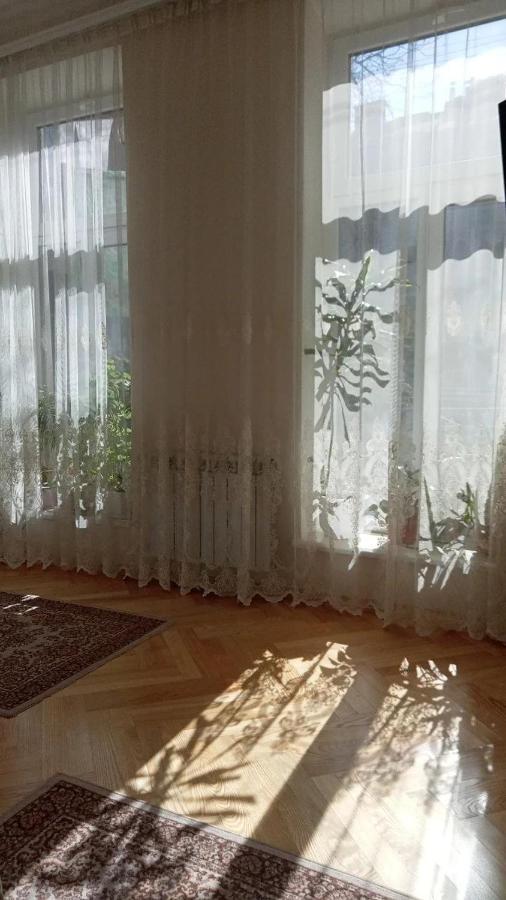 Svitla Zatyszna: Cozy Central Apartment with Balcony Near Opera Lviv Exterior photo