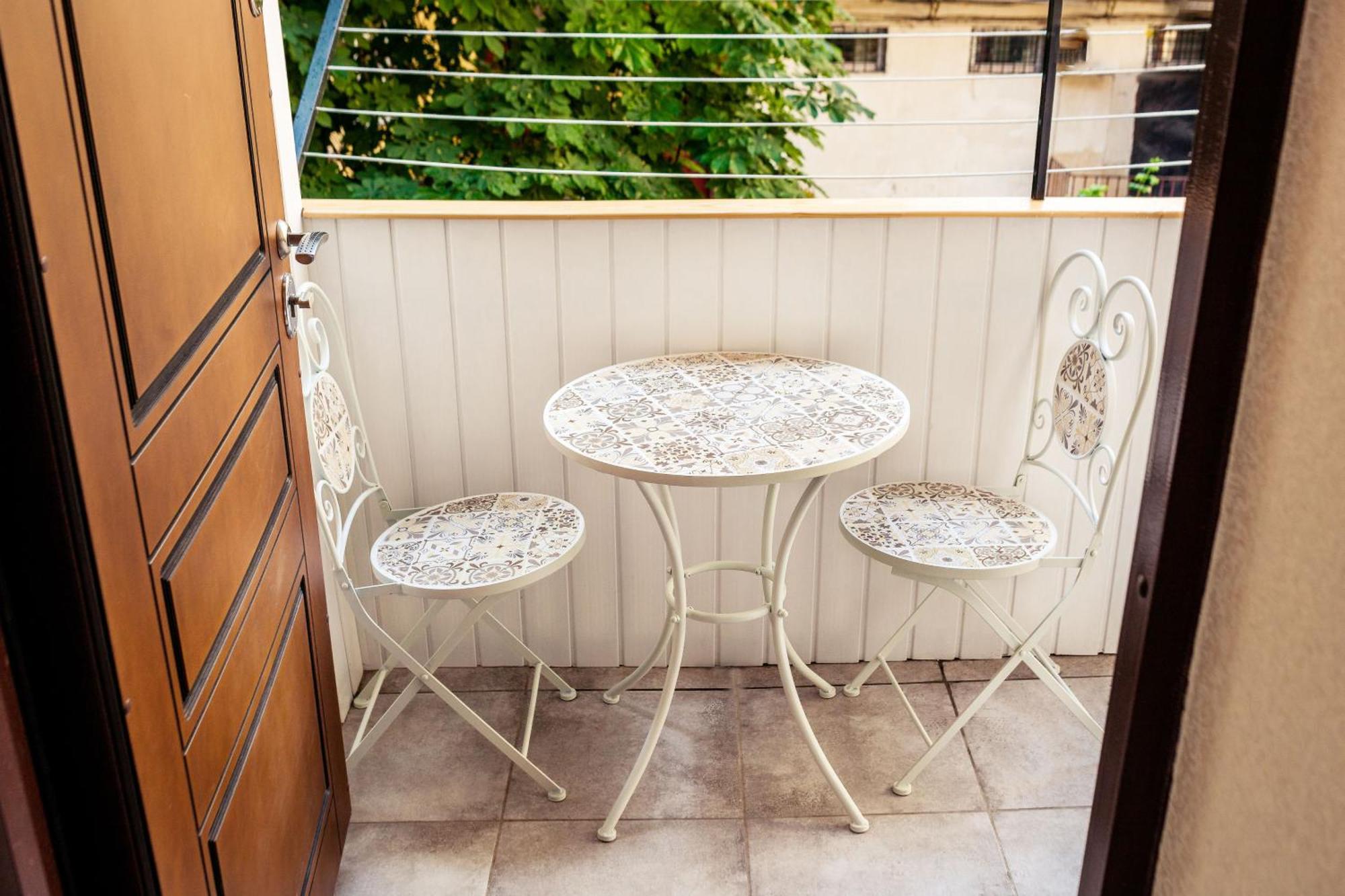 Svitla Zatyszna: Cozy Central Apartment with Balcony Near Opera Lviv Exterior photo
