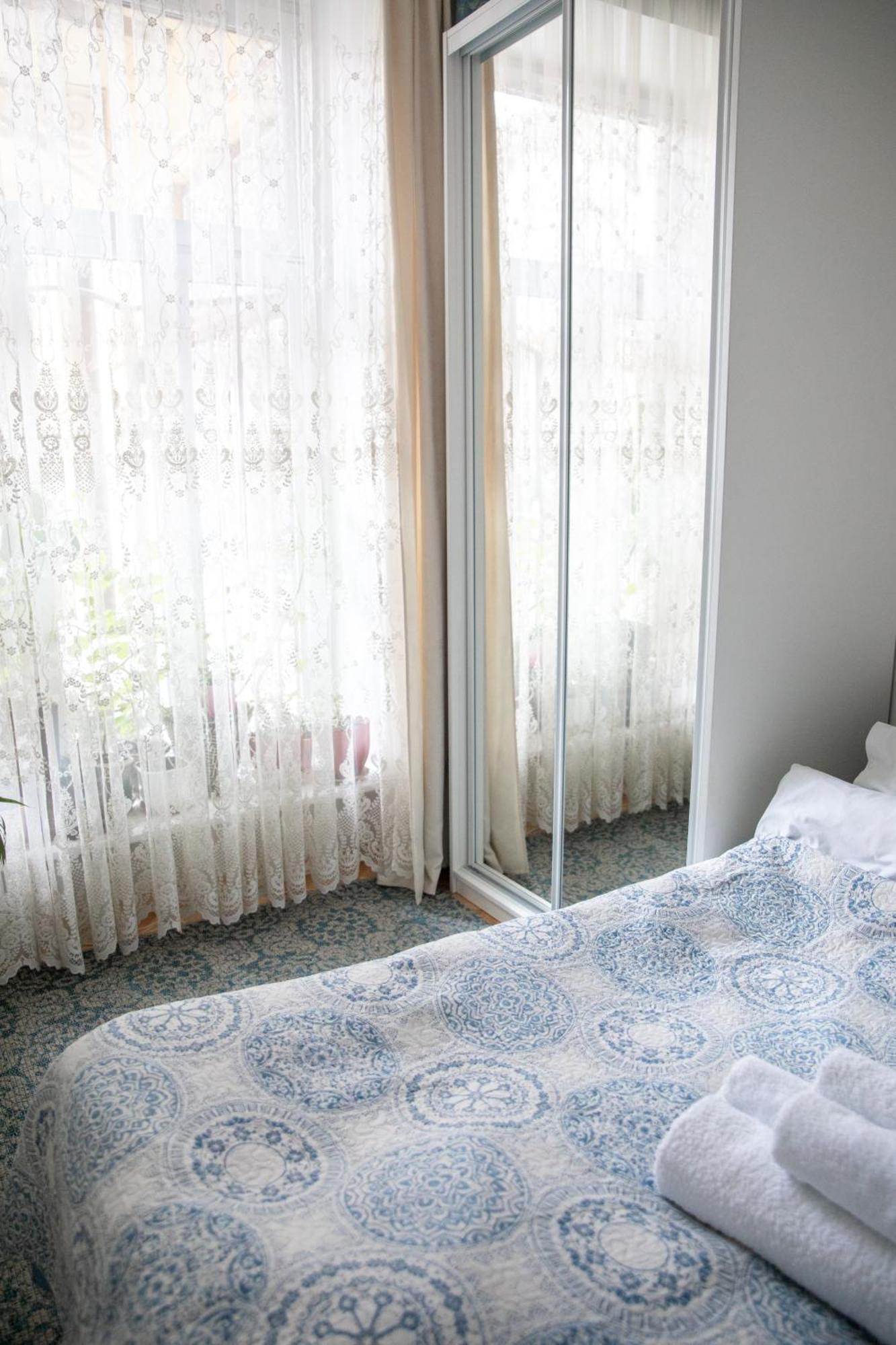 Svitla Zatyszna: Cozy Central Apartment with Balcony Near Opera Lviv Exterior photo