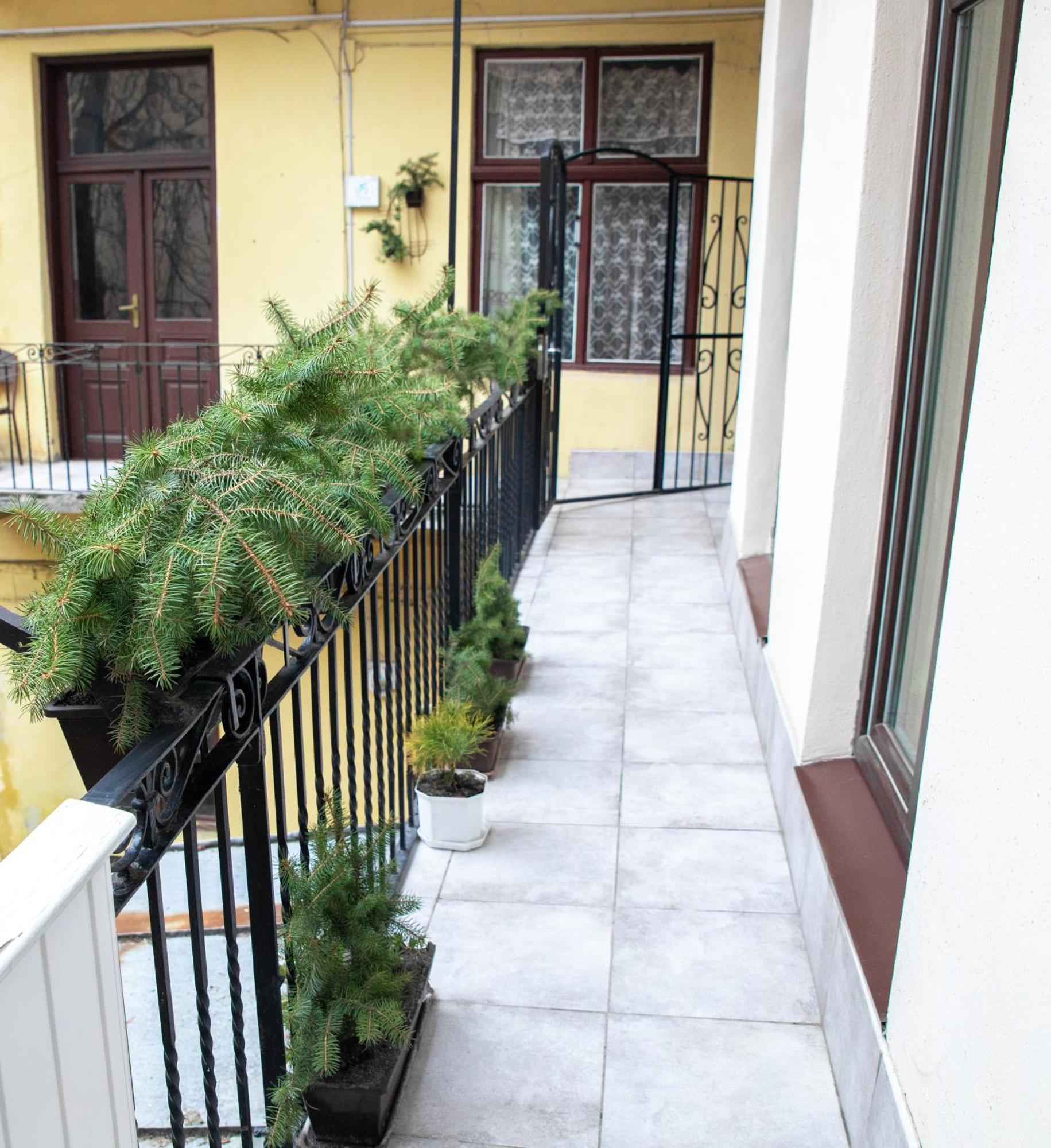 Svitla Zatyszna: Cozy Central Apartment with Balcony Near Opera Lviv Exterior photo