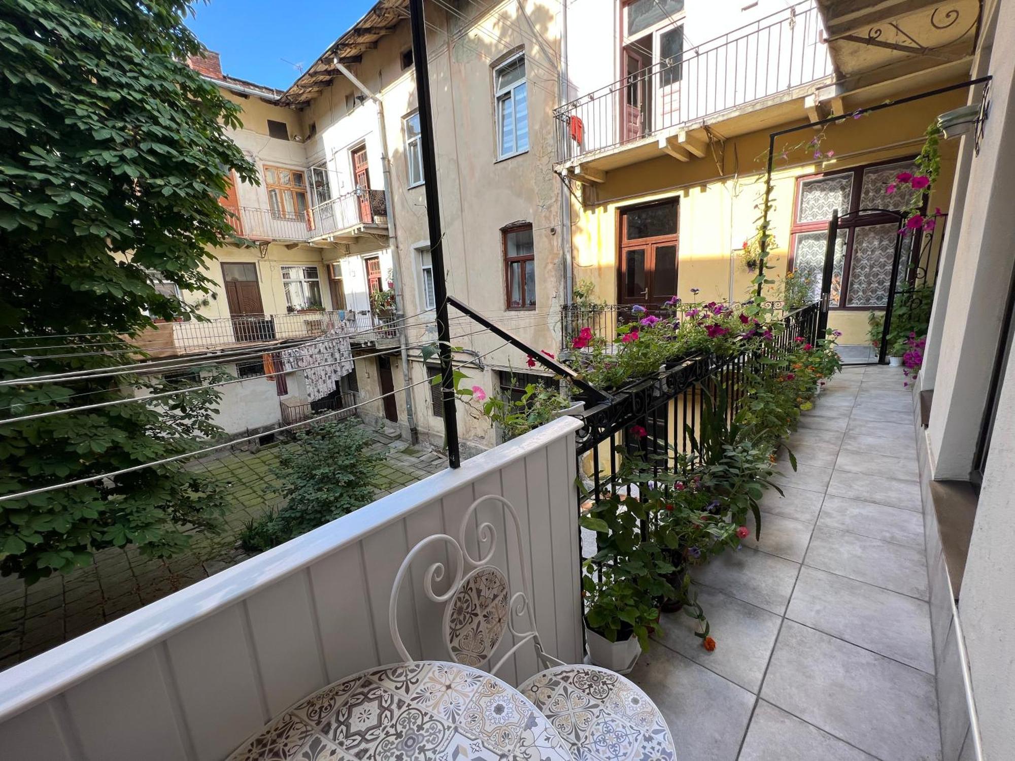 Svitla Zatyszna: Cozy Central Apartment with Balcony Near Opera Lviv Exterior photo