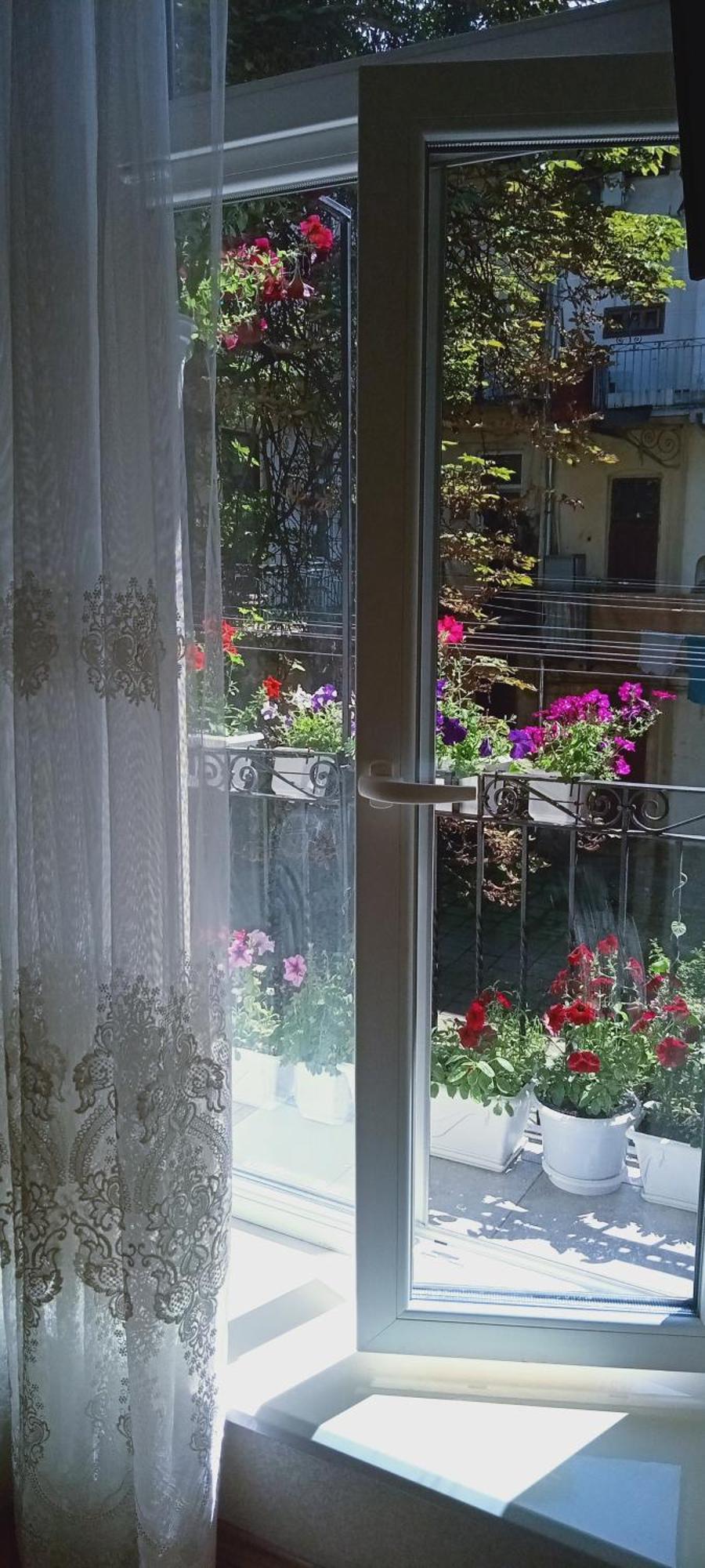 Svitla Zatyszna: Cozy Central Apartment with Balcony Near Opera Lviv Exterior photo